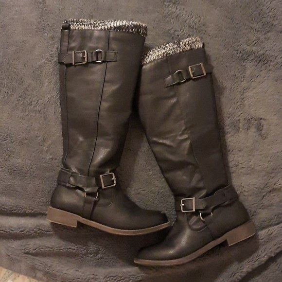 boots - Picture 2 of 4